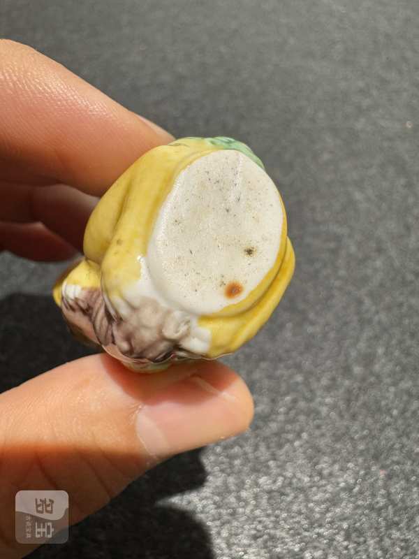 清 太狮少狮素三彩鼻烟壶 - 图8